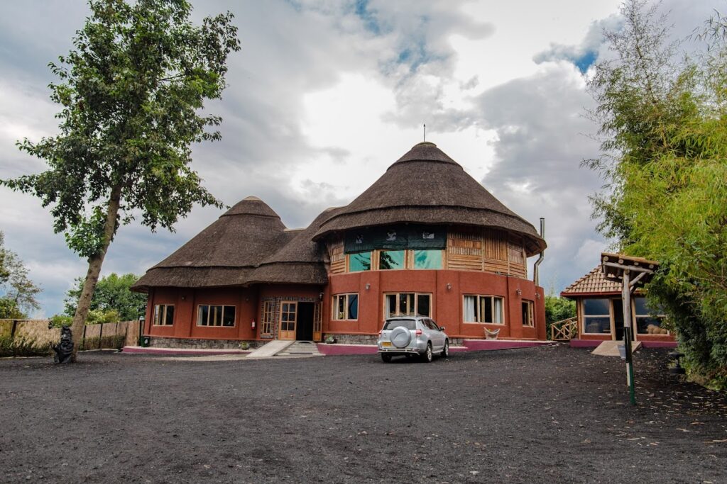 shalom safaris rwanda ingagi park view lodge front view